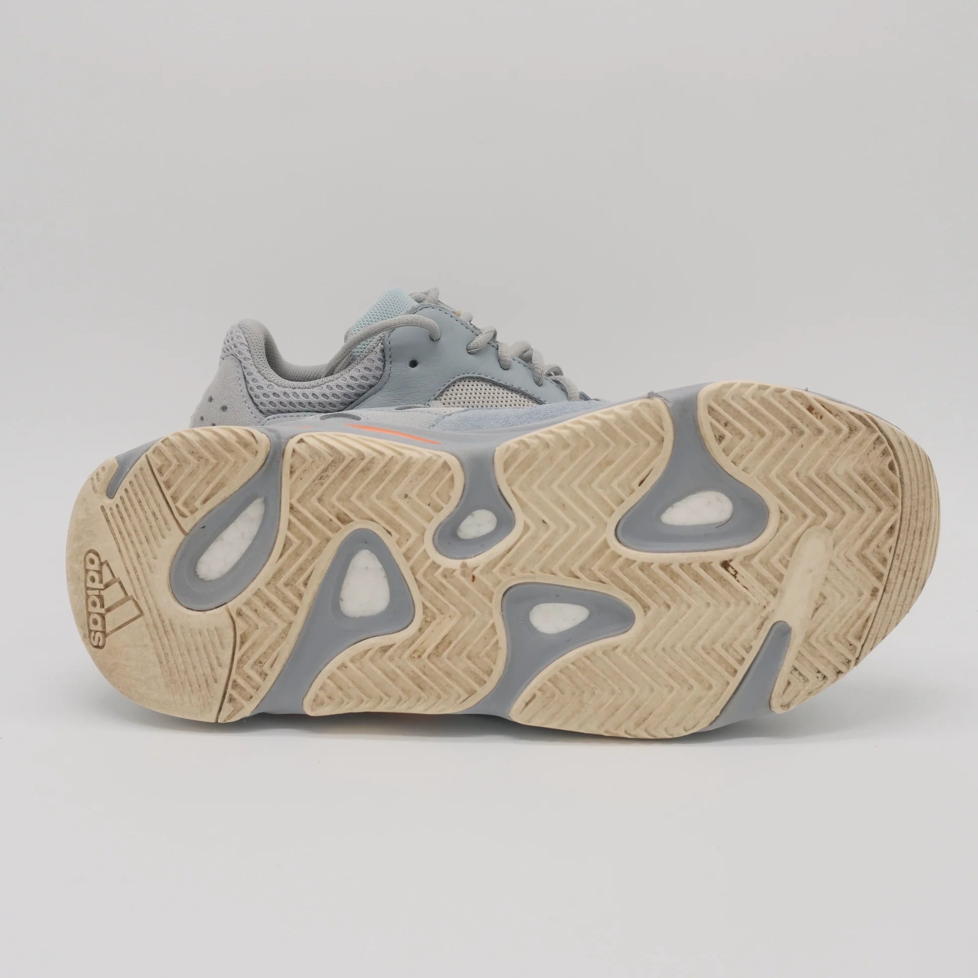 Yeezy Boost 700 Inertia - EU 44
