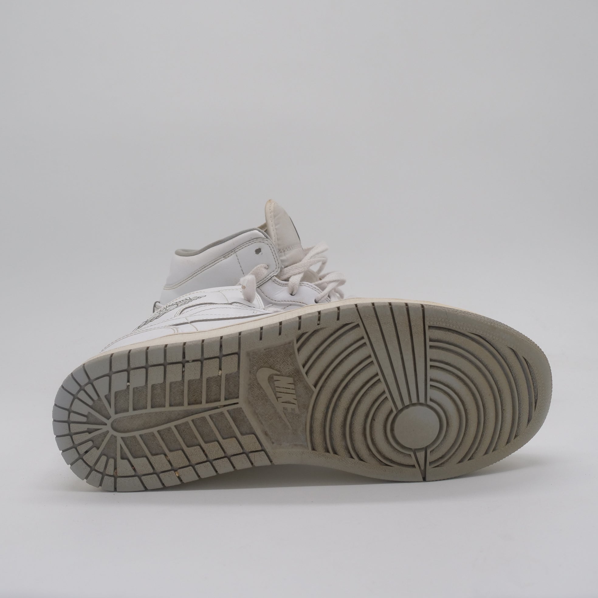 Air Jordan 1 Retro Mid White Wolf Gray - EU 44